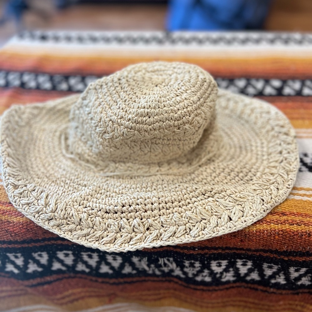 Capelli sun hat in GUC - Picture 2 of 6